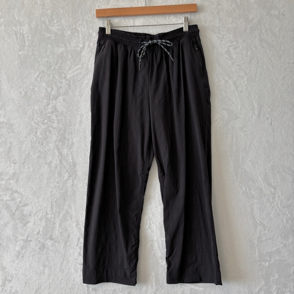 Athleta black‎ Trekkie Straight Crop Pants size 8